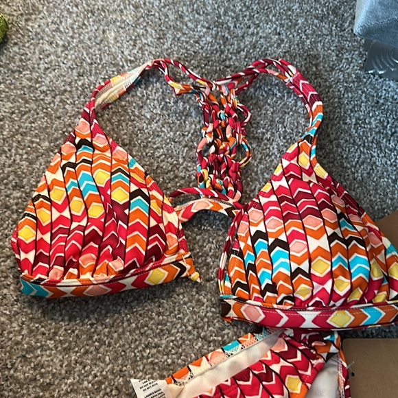 Beautiful swimsuit size Large - Picture 3 of 3